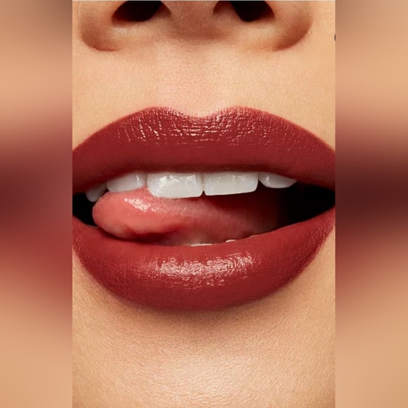 New MAC Love Me Liquid Lipcolour - Bated Breath #489 - Picture 1 of 5